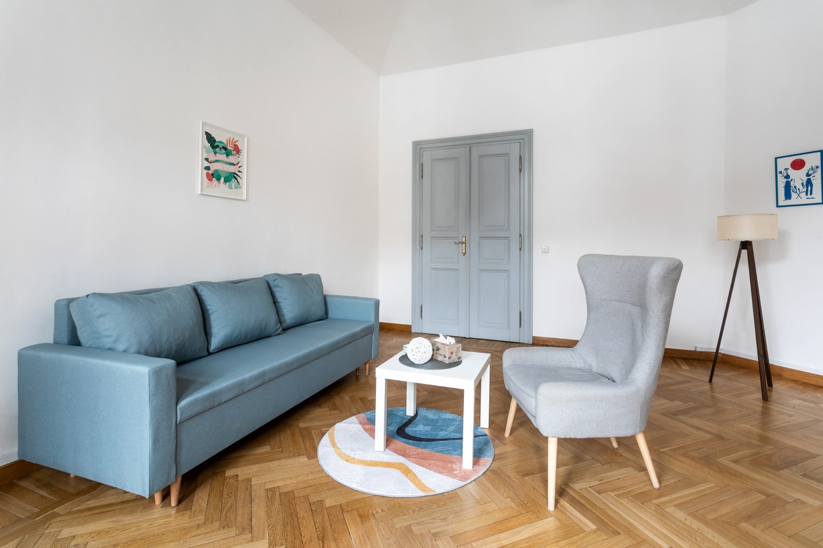Couples counselling room with a blue sofa